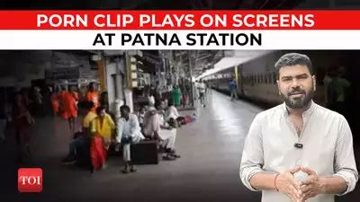 patna railway station viral video|Patna railway stations TV screens play porn clip,。